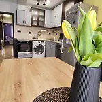 Golden Urban, до центъра и университета, бърз Wifi Apartament
