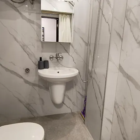 Golden Urban, до центъра и университета, бърз Wifi Apartment *